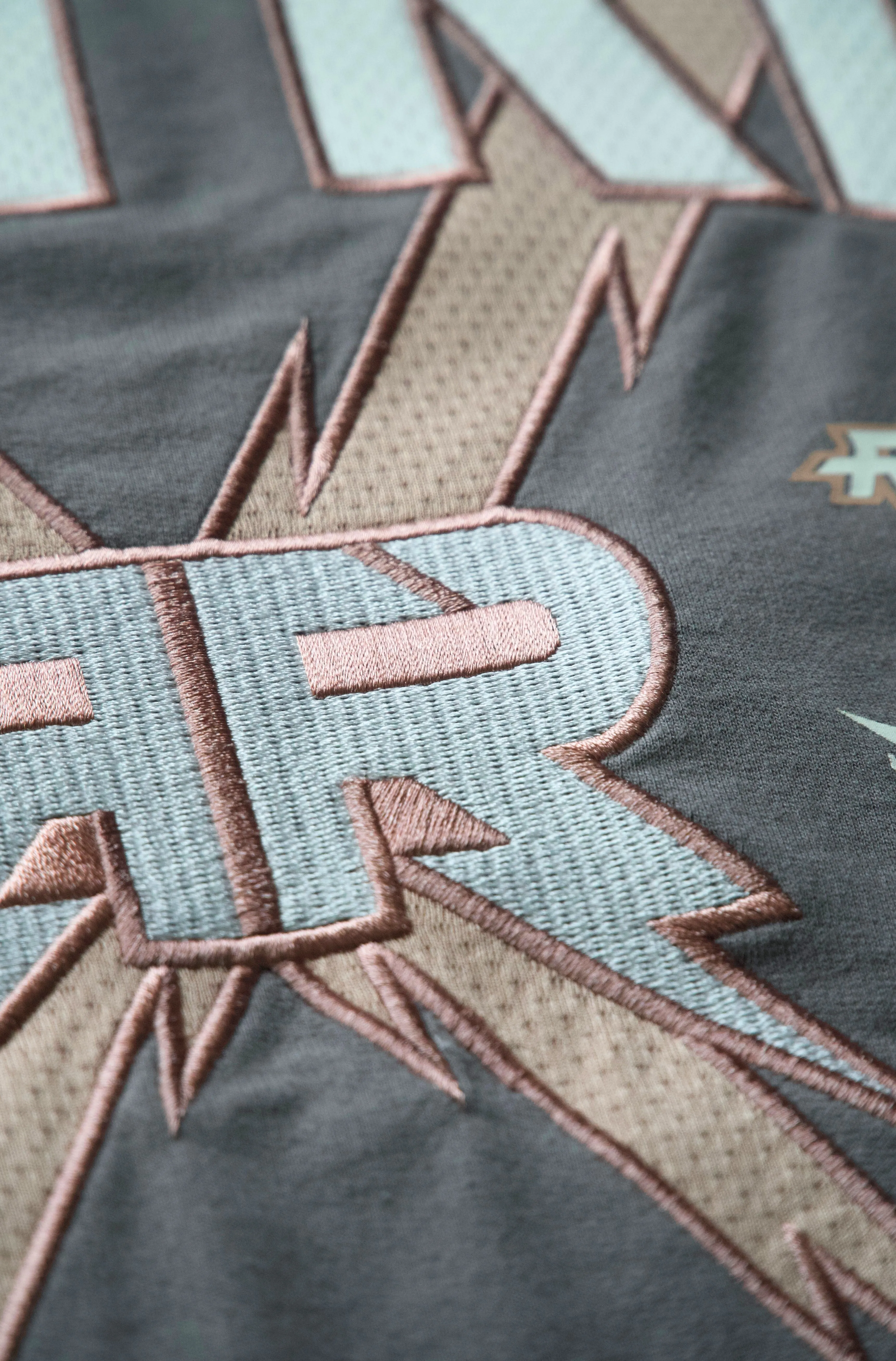 Bolt Tee - Titanium