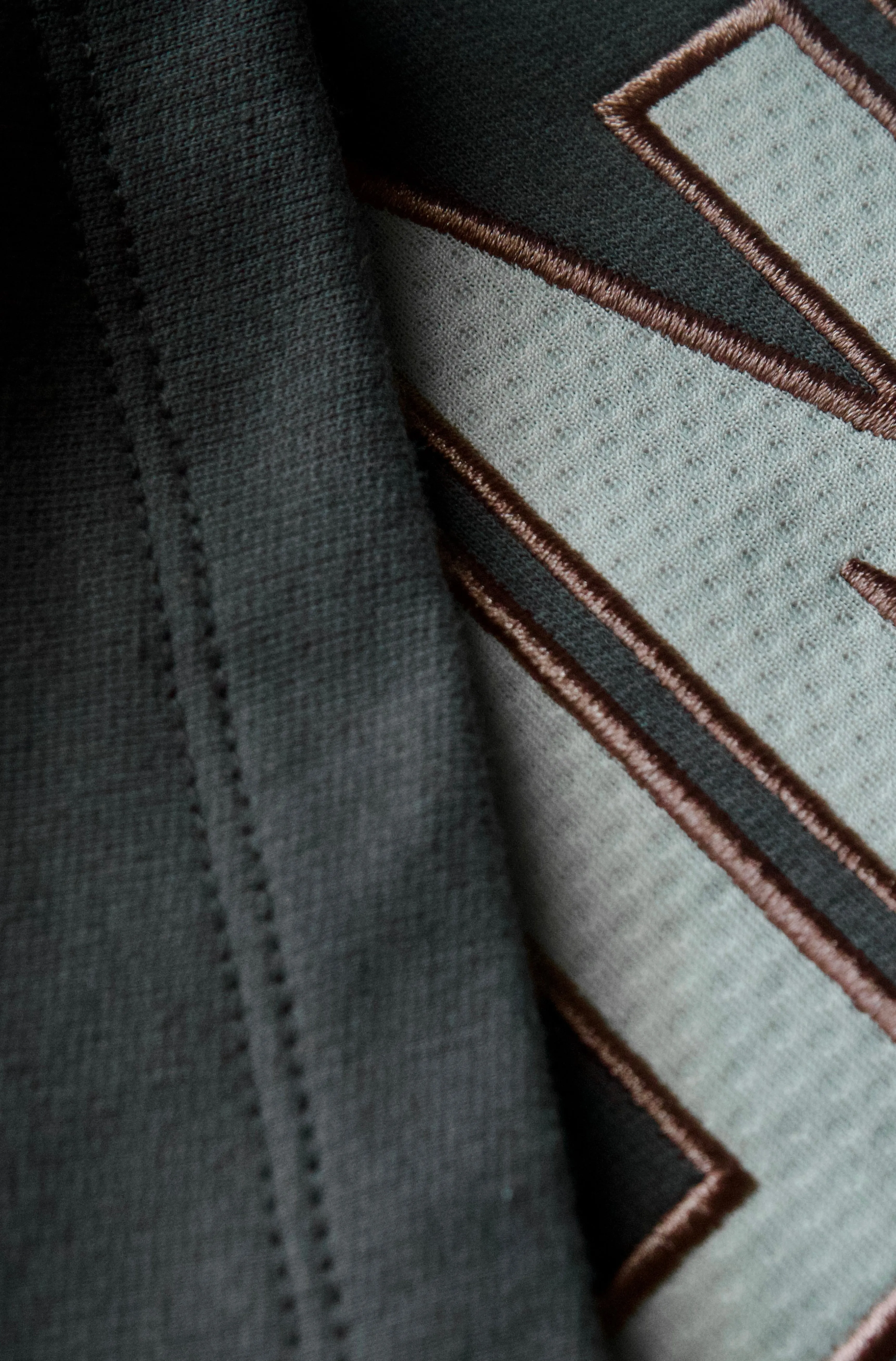 Bolt Tee - Titanium
