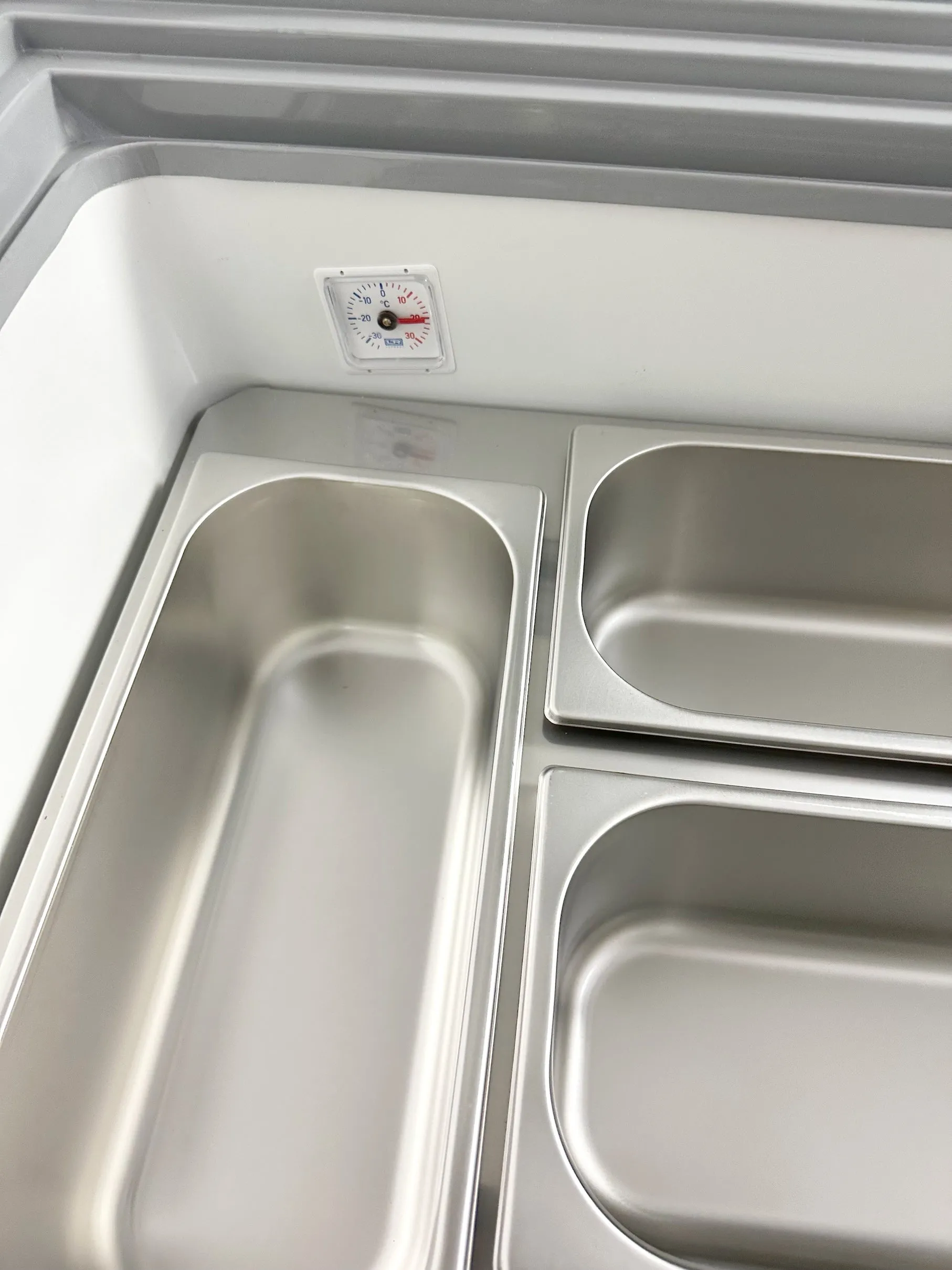 Combisteel Java Ice Cream Counter Display Freezer 8 x 5 Litre - 7472.0130