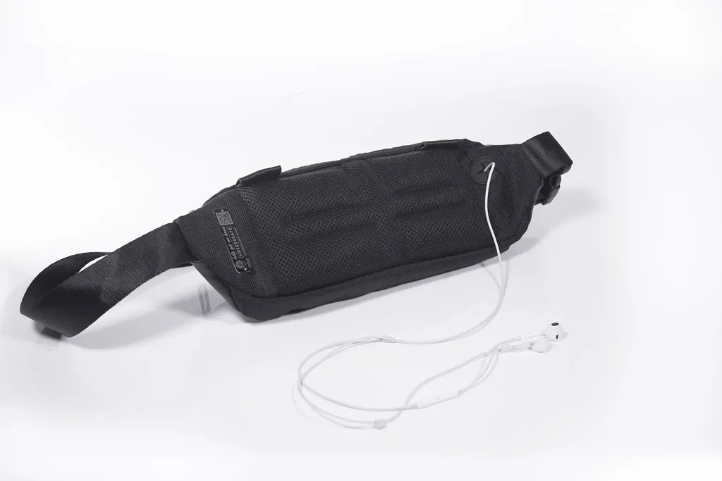 Gruv Sling Personal Tech Pack Black Color