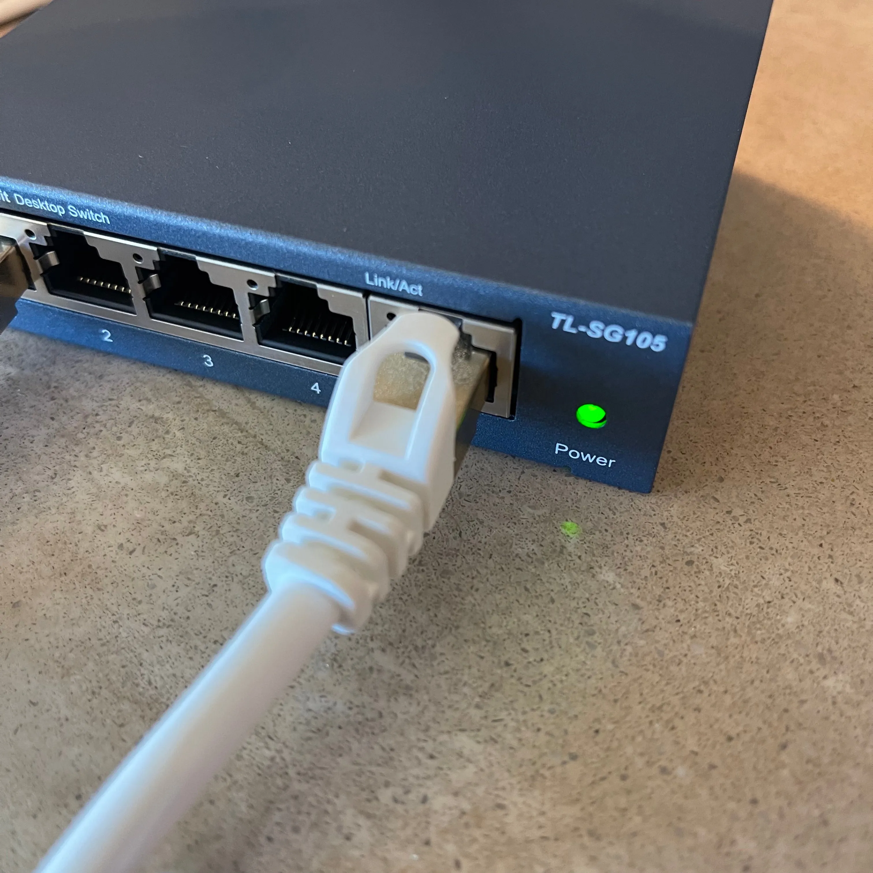 NO EMF Netgear Splitter or Switch.  With 5 Shielded Ports for Four Computer, smartphone and more!