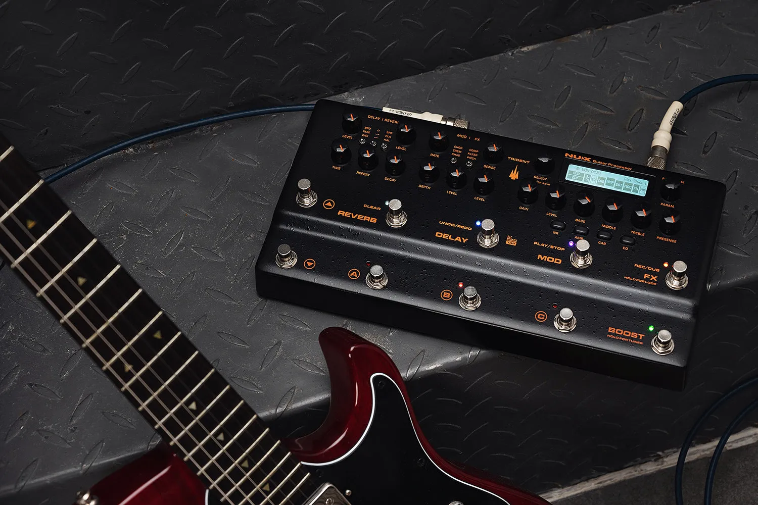 NU-X Trident Amp Simulator & Multi-FX Pedal